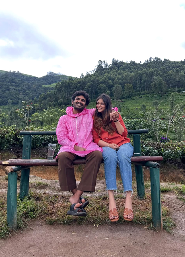 Kiran Abbavaram Family Tour Viral Photos3