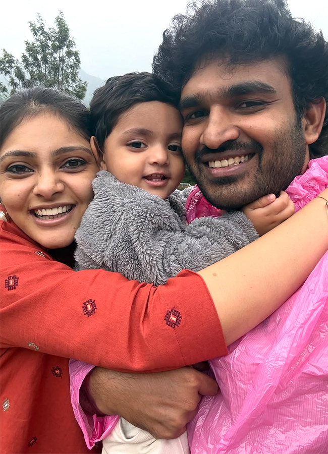 Kiran Abbavaram Family Tour Viral Photos5