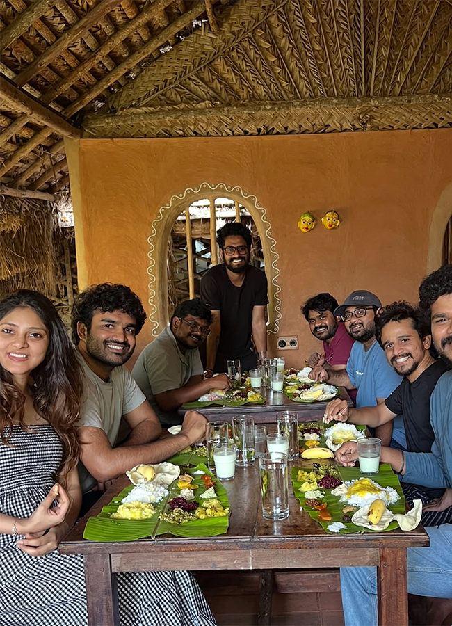 Kiran Abbavaram Family Tour Viral Photos9