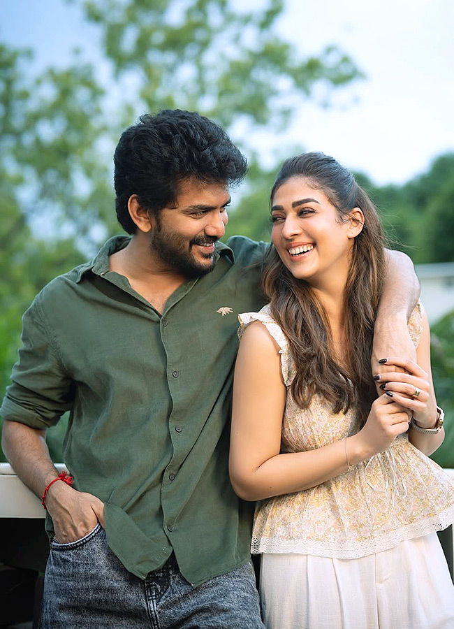 Nayanthara Love Filled Poses with Young Hero Photos3