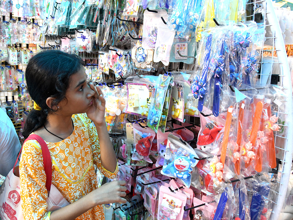 Rakhi festival buzz begins in Hyderabad shops11