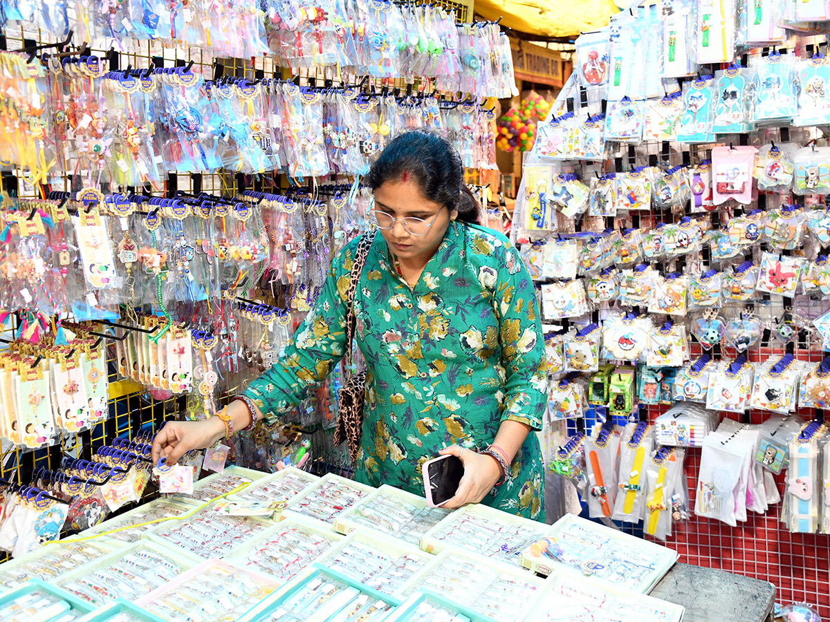 Rakhi festival buzz begins in Hyderabad shops8