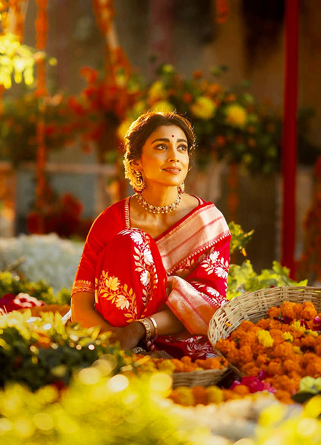 Russian Summer Getaway Shriya Stunning Vacation Moments10