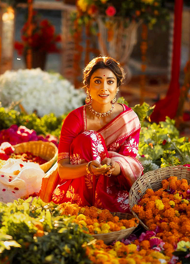 Russian Summer Getaway Shriya Stunning Vacation Moments11