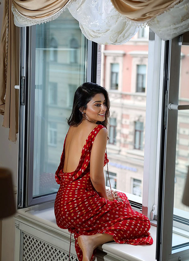 Russian Summer Getaway Shriya Stunning Vacation Moments5