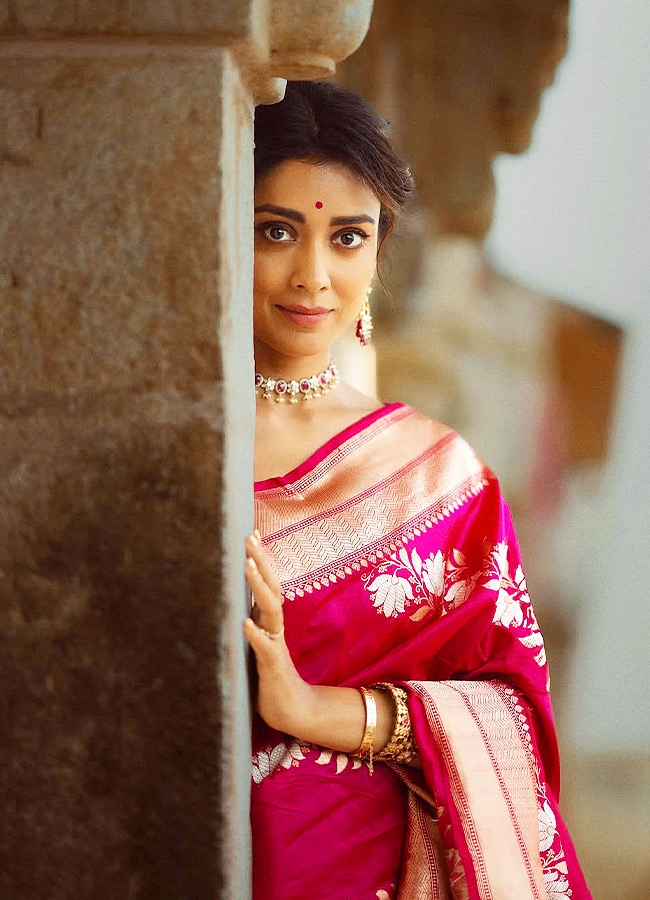 Russian Summer Getaway Shriya Stunning Vacation Moments7