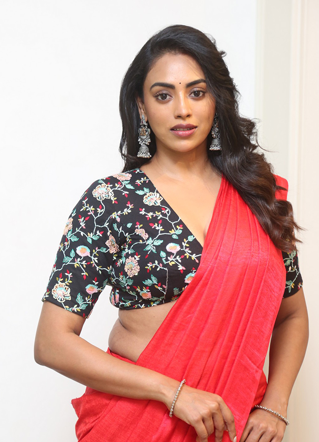 Actress Kamakshi Bhaskarla Exclusive Interview HD Photos7