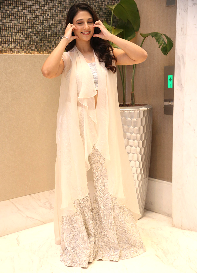 Actress Ritika Nayak latest photos viral13
