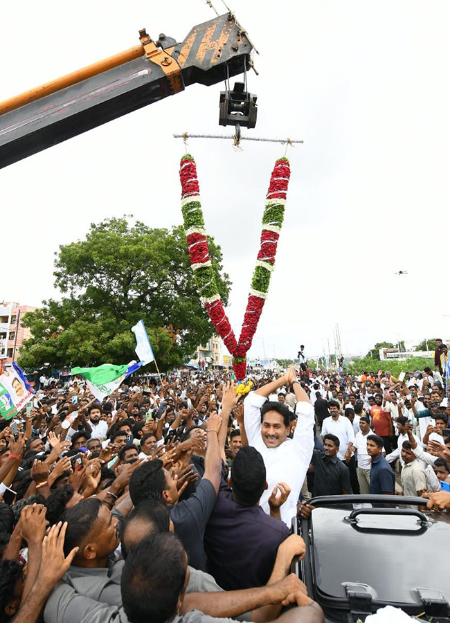 Massive Crowd For YS Jagan Kurnool Tour HD Photos11
