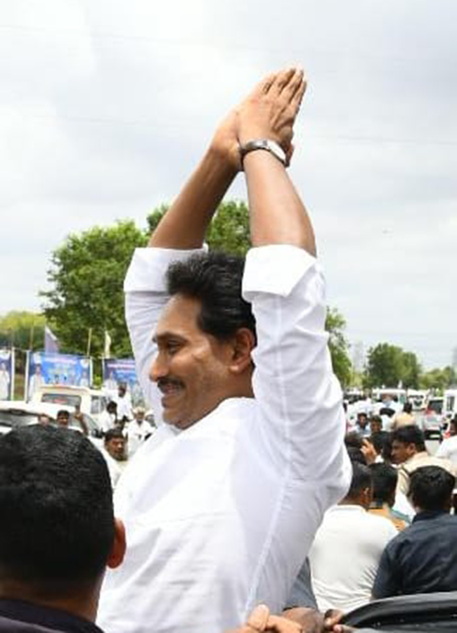 Massive Crowd For YS Jagan Kurnool Tour HD Photos12