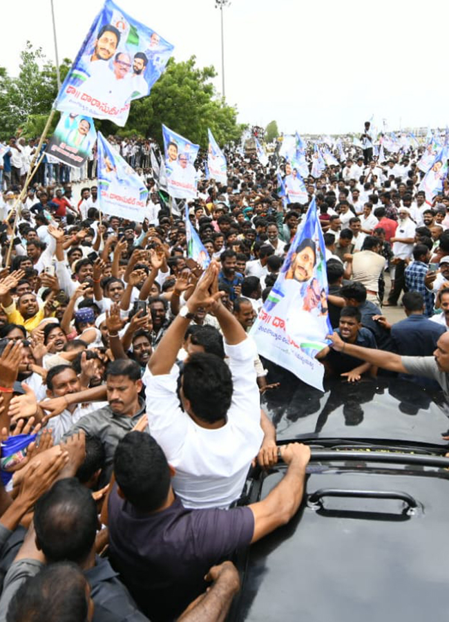 Massive Crowd For YS Jagan Kurnool Tour HD Photos14