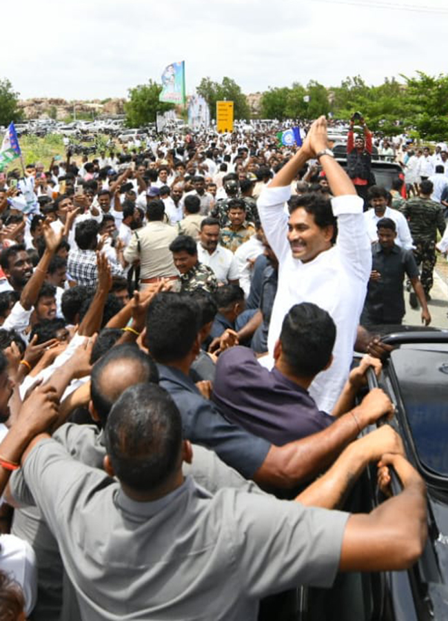 Massive Crowd For YS Jagan Kurnool Tour HD Photos15
