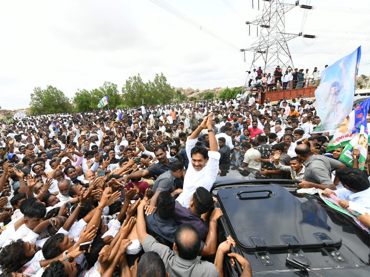 Massive Crowd For YS Jagan Kurnool Tour HD Photos17