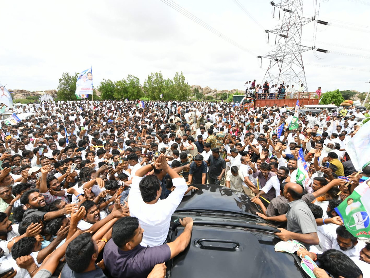 Massive Crowd For YS Jagan Kurnool Tour HD Photos2