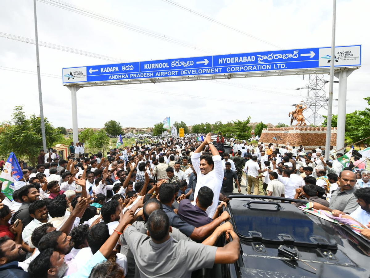 Massive Crowd For YS Jagan Kurnool Tour HD Photos3