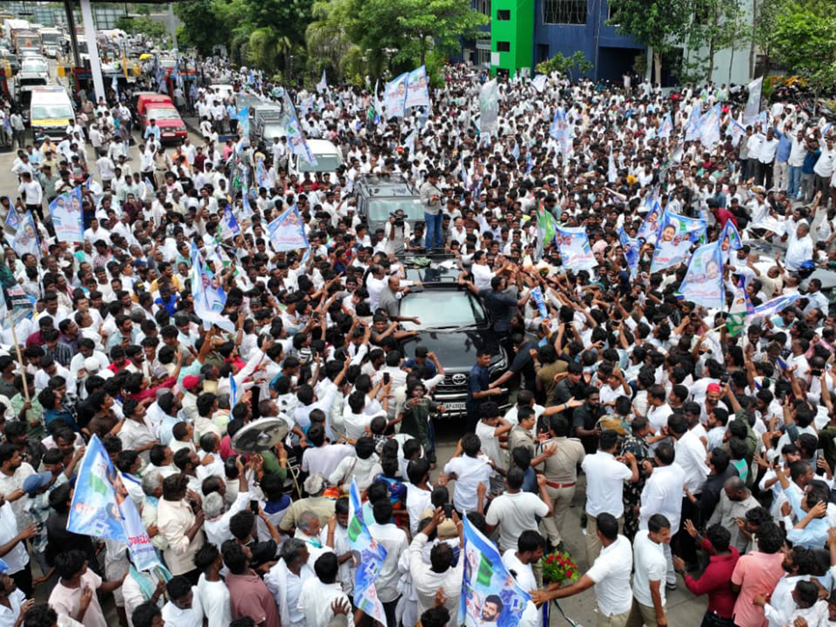 Massive Crowd For YS Jagan Kurnool Tour HD Photos4