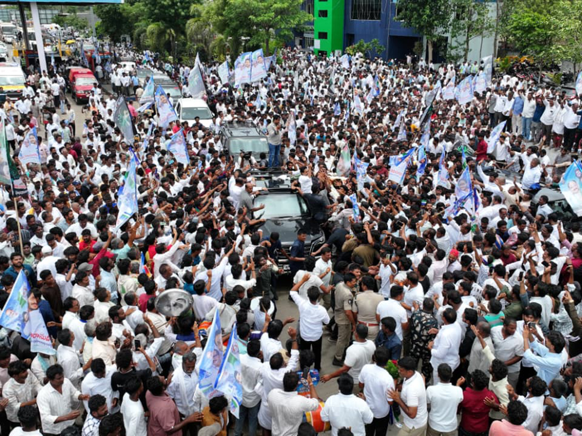 Massive Crowd For YS Jagan Kurnool Tour HD Photos5