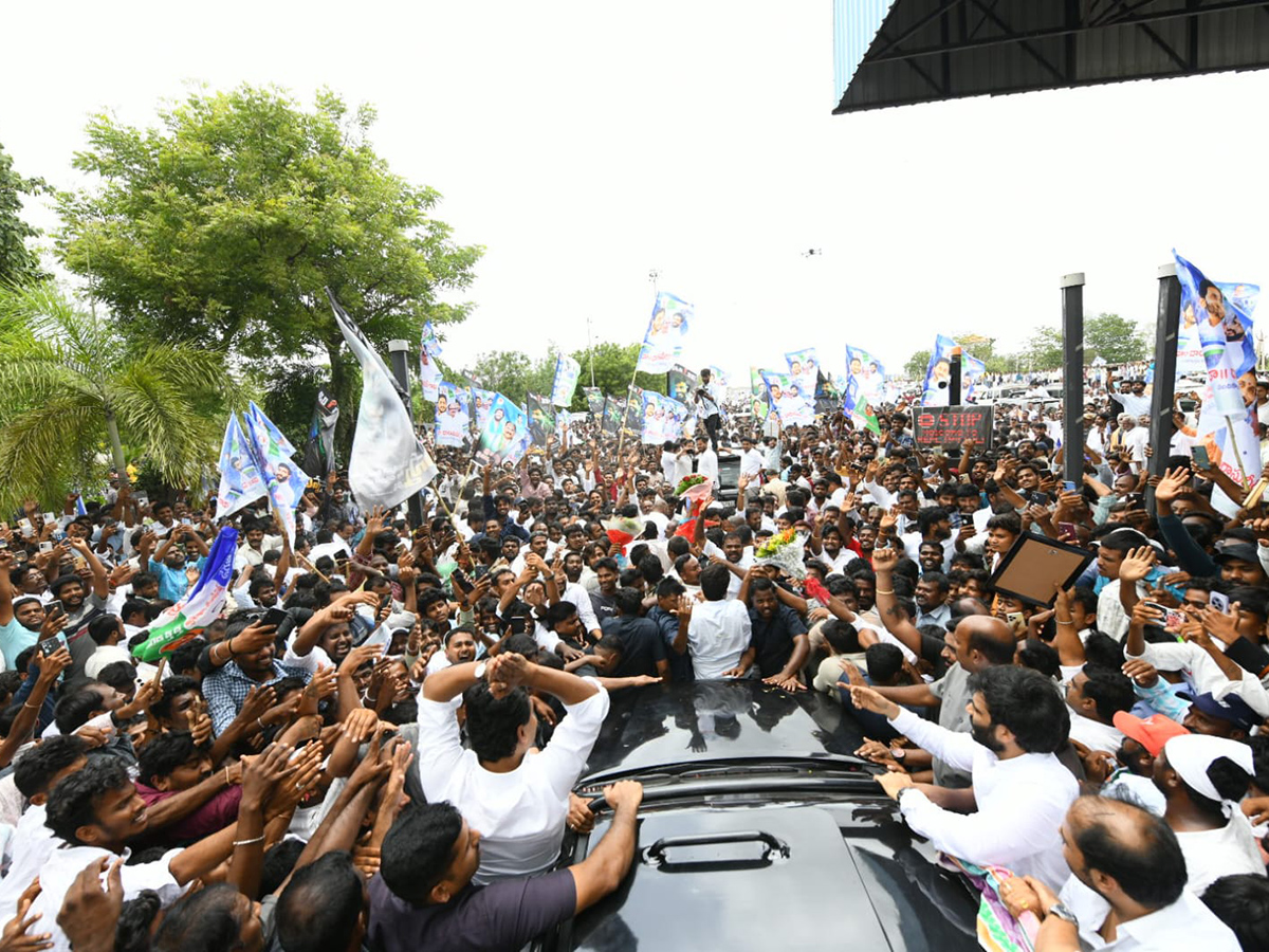 Massive Crowd For YS Jagan Kurnool Tour HD Photos6