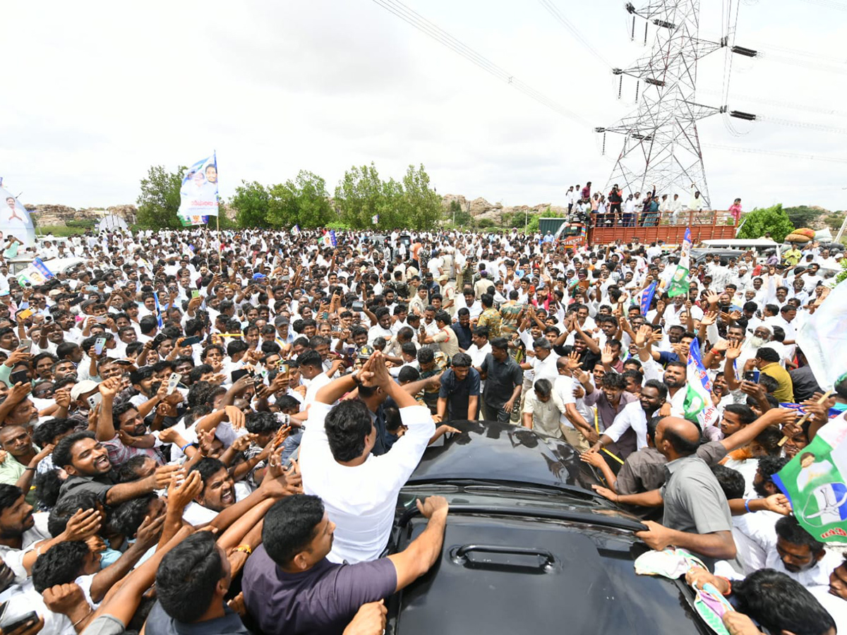 Massive Crowd For YS Jagan Kurnool Tour HD Photos7