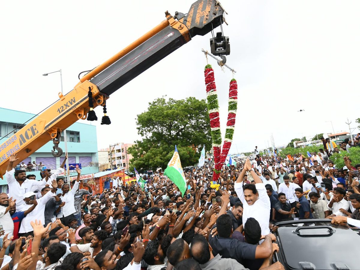 Massive Crowd For YS Jagan Kurnool Tour HD Photos8