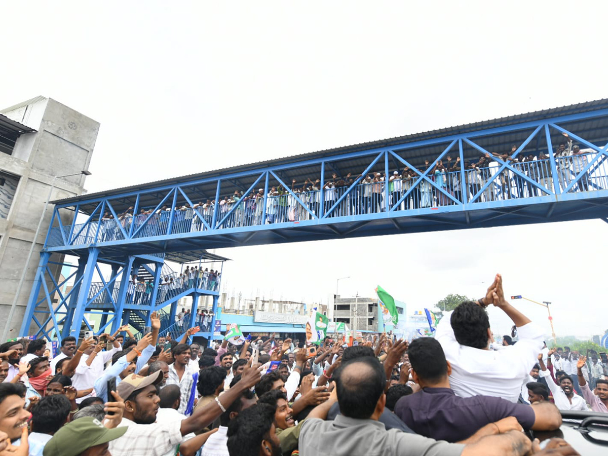 Massive Crowd For YS Jagan Kurnool Tour HD Photos9