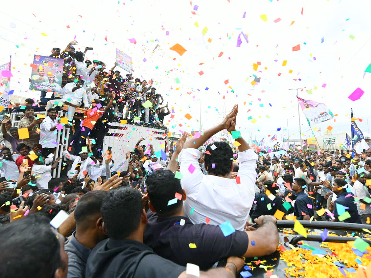 Massive Crowd For YS Jagan Kurnool Tour HD Photos19