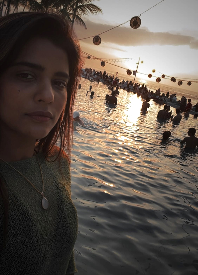 Actress Aishwarya Rajesh Enjoy Trip Viral Photos10
