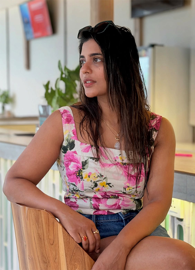 Actress Aishwarya Rajesh Enjoy Trip Viral Photos11