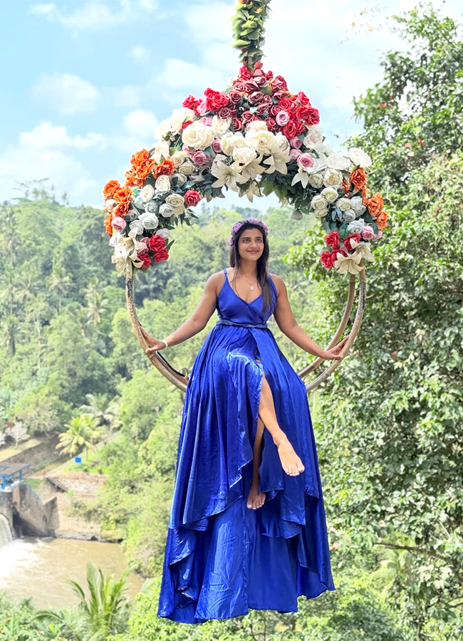 Actress Aishwarya Rajesh Enjoy Trip Viral Photos2