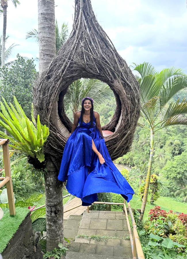 Actress Aishwarya Rajesh Enjoy Trip Viral Photos3