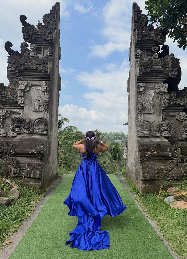 Actress Aishwarya Rajesh Enjoy Trip Viral Photos5