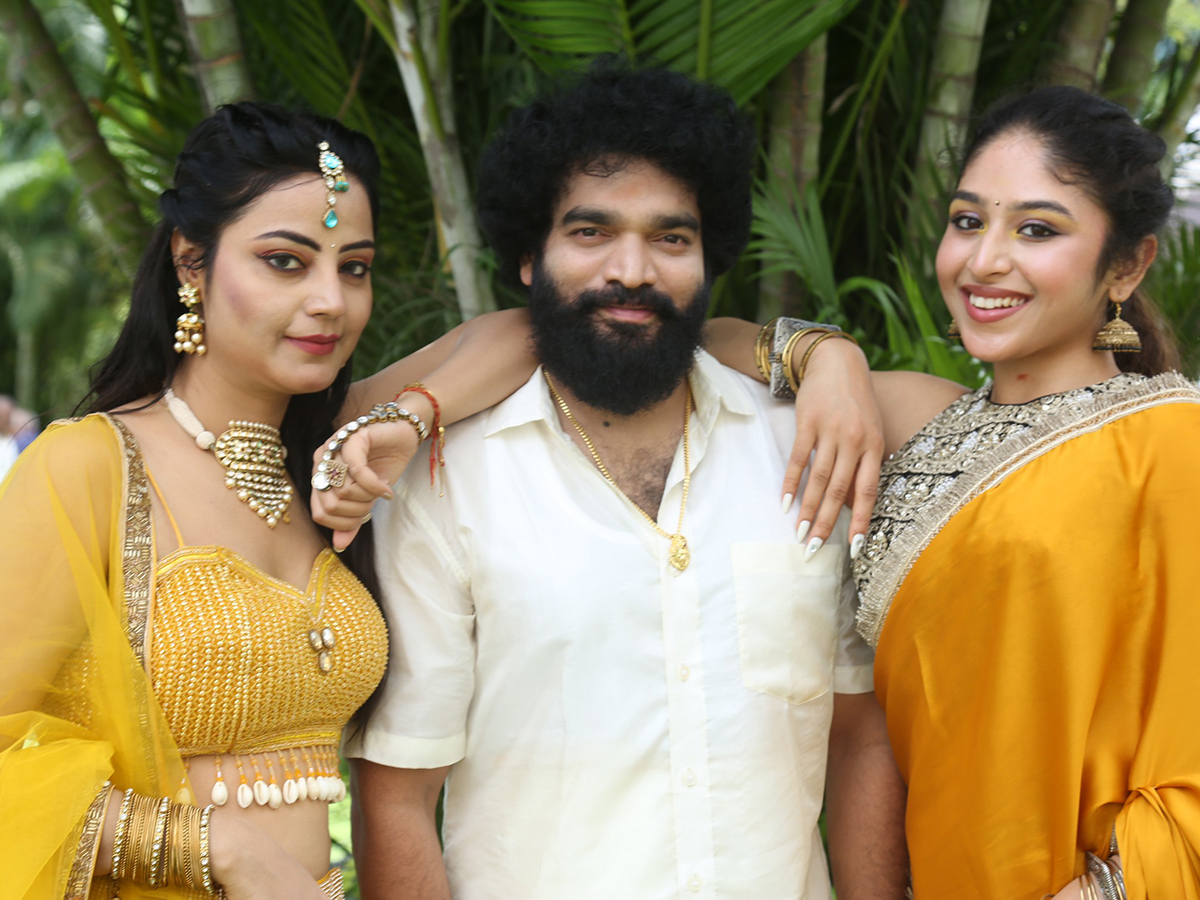 Tholisaari Mimmalni Chusindhi Modhalu Movie Opening12