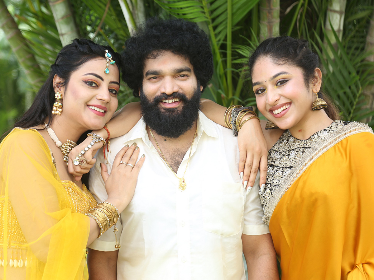 Tholisaari Mimmalni Chusindhi Modhalu Movie Opening4