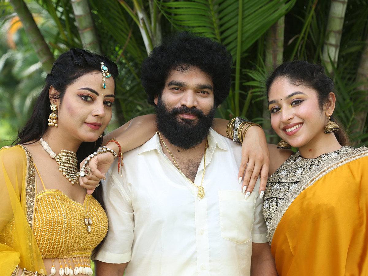Tholisaari Mimmalni Chusindhi Modhalu Movie Opening8