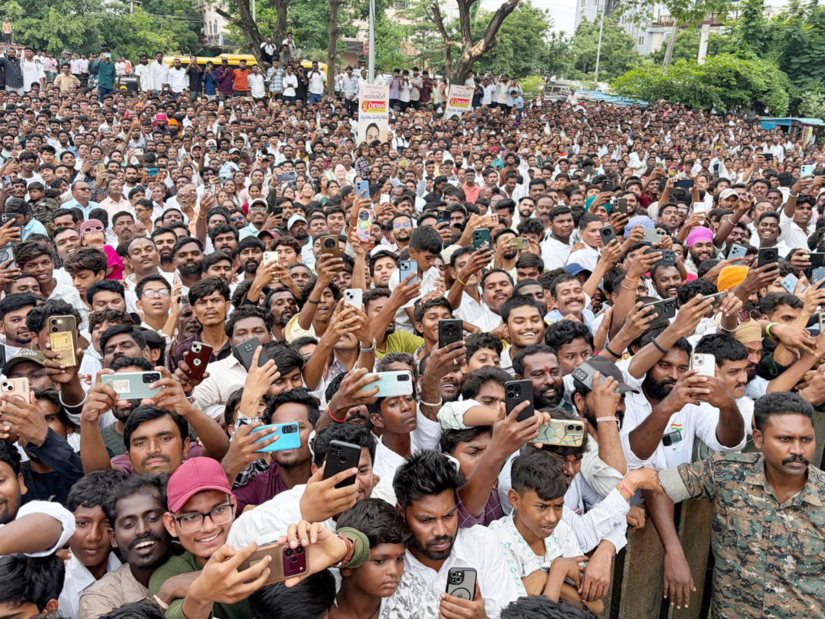 Aishwarya Rajesh and Hebah Patel create a buzz in Adilabad13