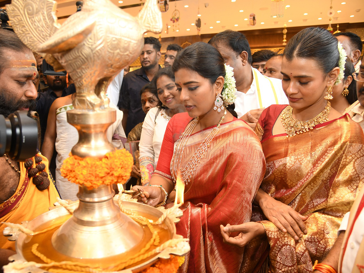Aishwarya Rajesh and Hebah Patel create a buzz in Adilabad5