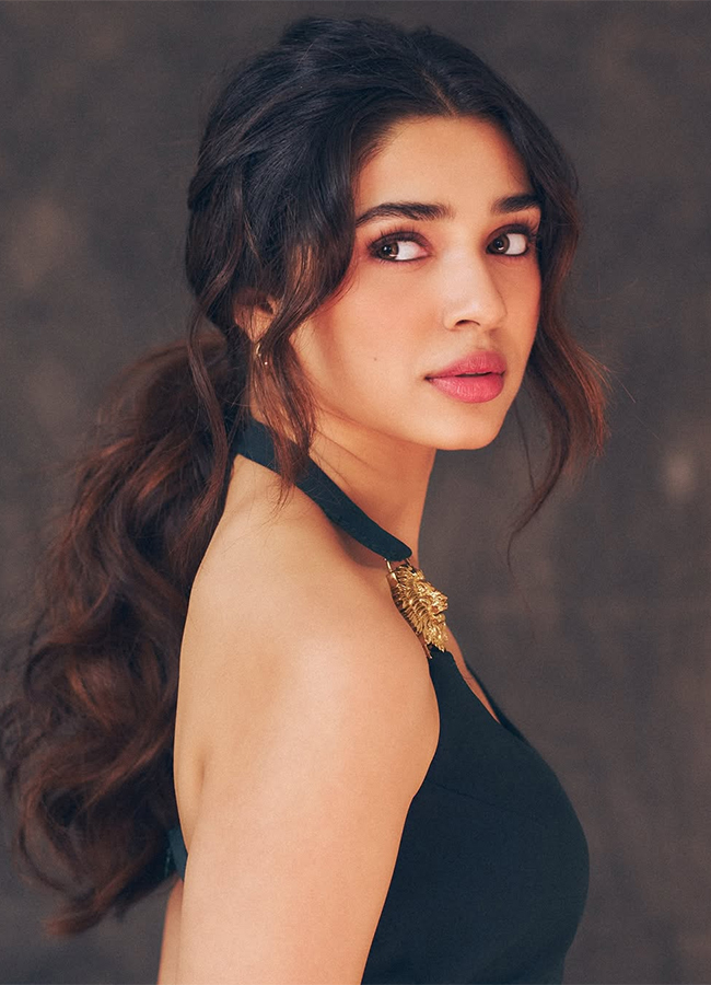 Tollywood Actress Krithi Shetty Black Dress Viral Photos14