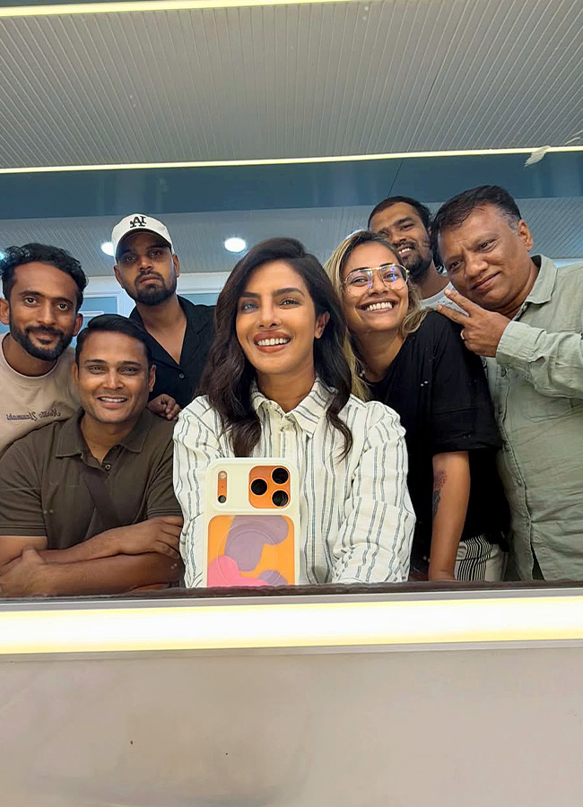 Priyanka Chopra Enjoys Quality Time with Family Photos14