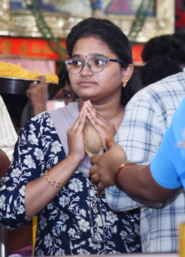 Shravana Masam : Huge Rush in Vijayawada Indrakeeladri10