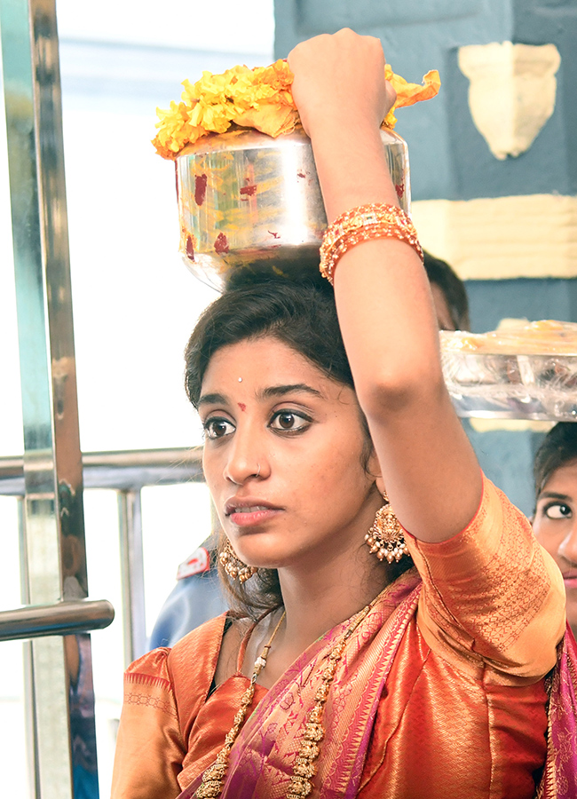Shravana Masam : Huge Rush in Vijayawada Indrakeeladri13