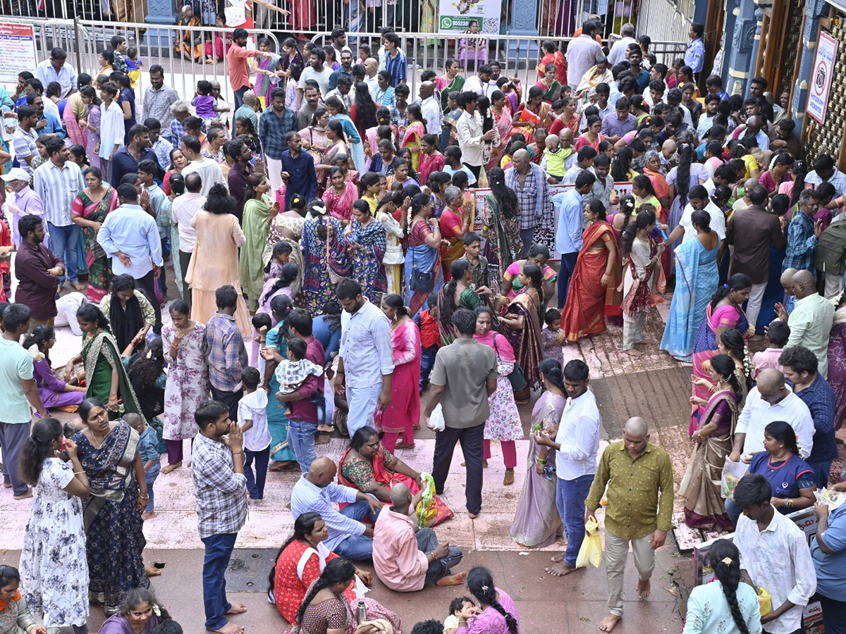 Shravana Masam : Huge Rush in Vijayawada Indrakeeladri14