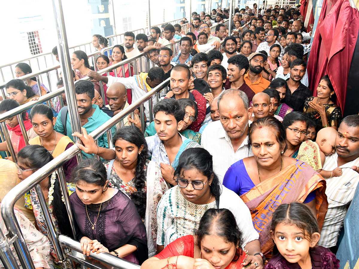 Shravana Masam : Huge Rush in Vijayawada Indrakeeladri15