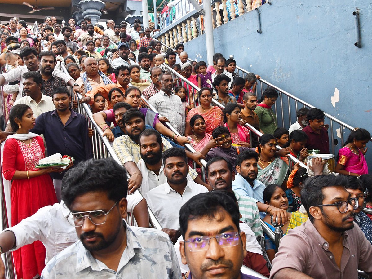 Shravana Masam : Huge Rush in Vijayawada Indrakeeladri17