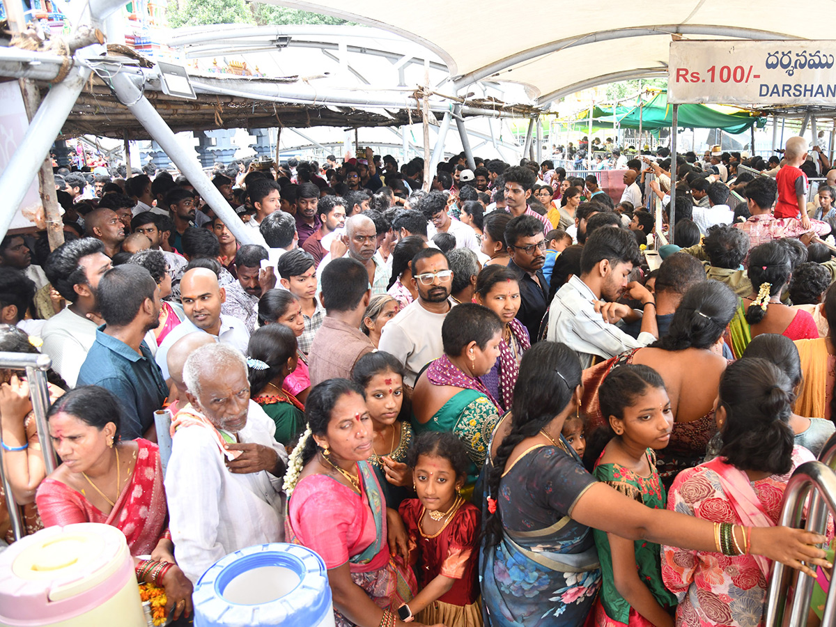 Shravana Masam : Huge Rush in Vijayawada Indrakeeladri19