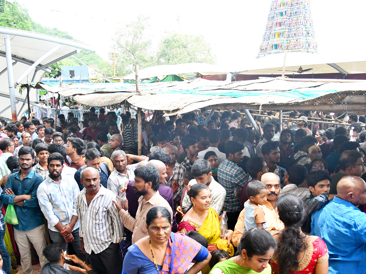 Shravana Masam : Huge Rush in Vijayawada Indrakeeladri20