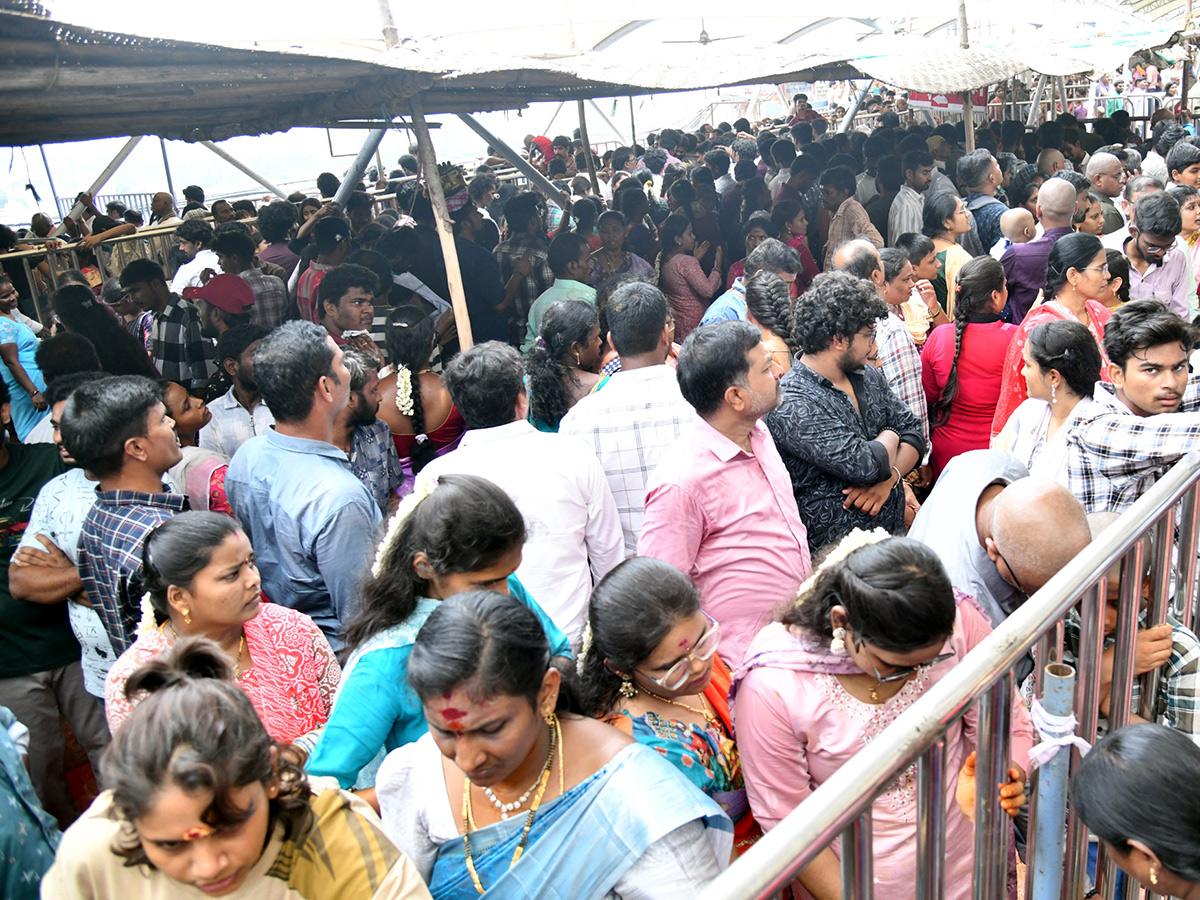 Shravana Masam : Huge Rush in Vijayawada Indrakeeladri21