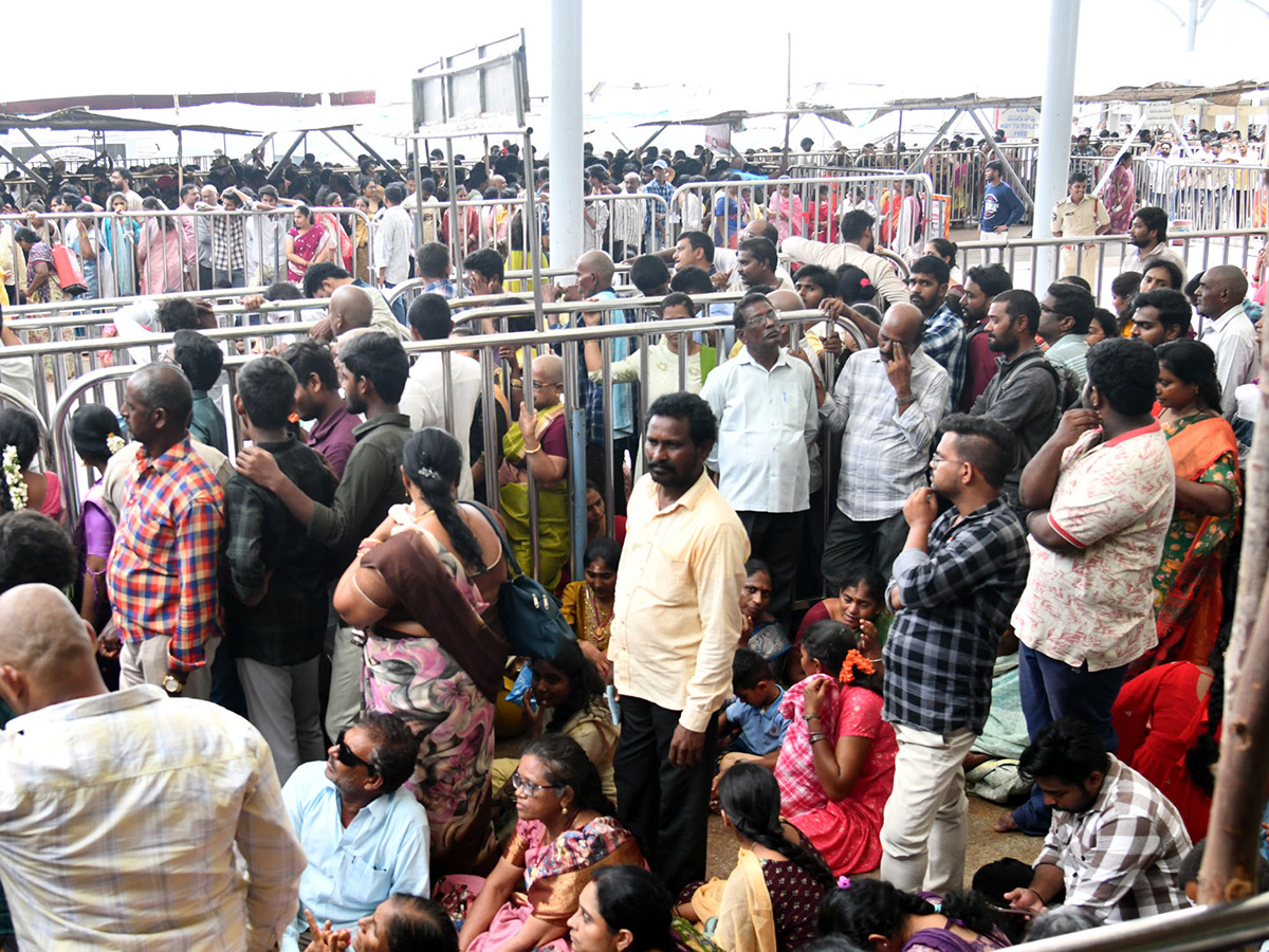 Shravana Masam : Huge Rush in Vijayawada Indrakeeladri22