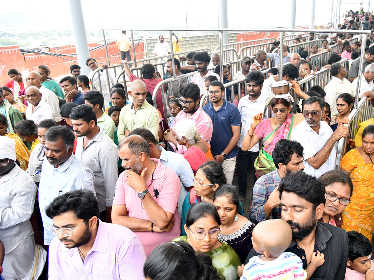 Shravana Masam : Huge Rush in Vijayawada Indrakeeladri23