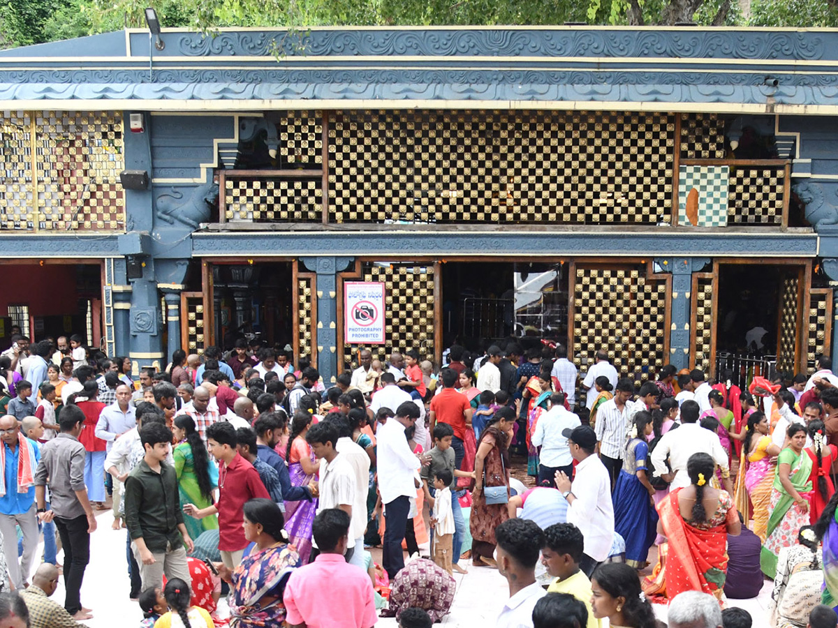 Shravana Masam : Huge Rush in Vijayawada Indrakeeladri5