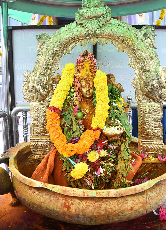 Shravana Masam : Huge Rush in Vijayawada Indrakeeladri9